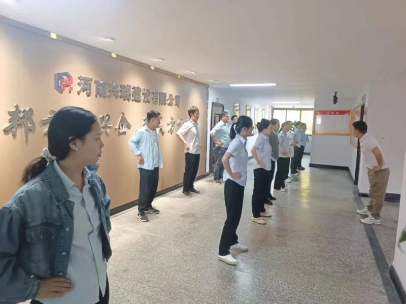 日練八段錦，正氣健體強身心——公司工會組織員工學(xué)習(xí)八段錦